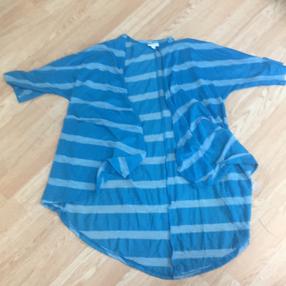 Small Lularoe lindsay kimono